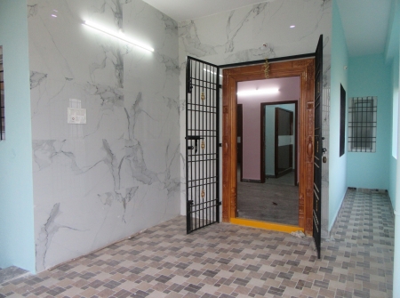 7) Li Id 208 - Firstfloor House Entrances.JPG